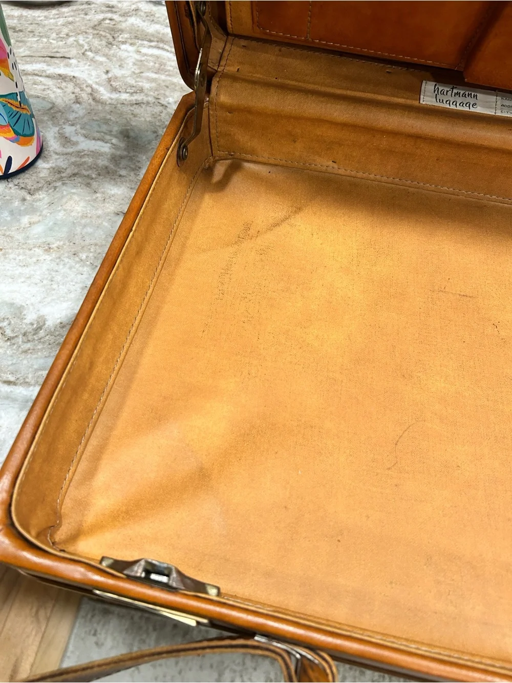 Men’s Hartman Tan Leather briefcase with padded handle.